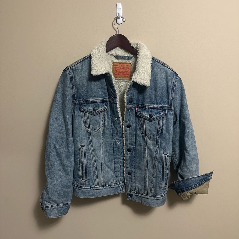 ***THIS ITEM HAS SOLD***Levi’s Sherpa trucker jacket